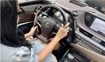 Cách xử lý khi vô lăng xe ô tô bị khóa