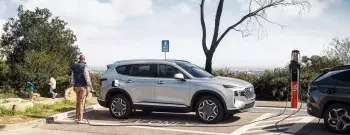So sánh sự khác nhau giữa xe Plug-in Hybrid và xe HEV, ưu nhược điểm của mỗi loại xe là gì