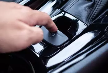 Phanh tay điện tử là gì? Cách sử dụng phanh tay điện tử ô tô
