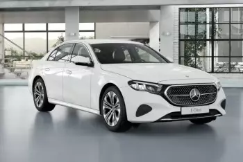 Mercedes E200 Avantgarde 2025: Lựa chọn sedan hạng sang cân bằng mọi yếu tố