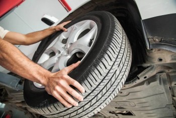 CẨM NANG TỰ THAY LỐP Ô TÔ: AI CŨNG LÀM ĐƯỢC, KỂ CẢ NGƯỜI MỚI