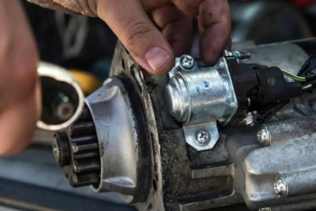 Củ đề ô tô là gì? Khi nào cần thay thế hoặc sửa chữa củ đề?