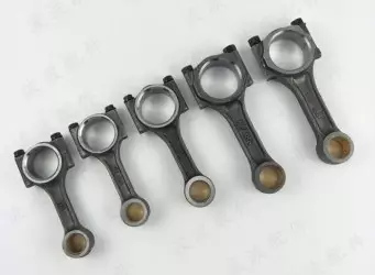 Tay Dên Titan Vs Thép Rèn: Nên chọn loại nào cho xe độ?