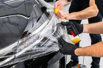 Dán phim PPF cho xe ô tô: Lợi ích, quy trình và các loại phim PPF phổ biến trên thị trường
