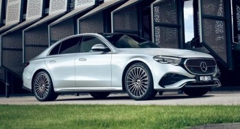 Mercedes-Benz E300 phiên bản mới vừa ra mắt tại Việt Nam có gì
