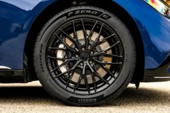 Lốp xe Pirelli P ZERO E 245/45R20 – Lựa chọn hoàn hảo cho VinFast VF8, BMW 740Li, Lexus LS500, Porsche Taycan