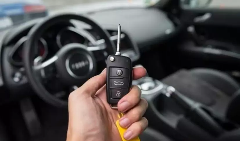 Cách xử lý khi vô lăng xe ô tô bị khóa