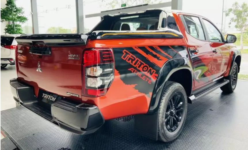Mitsubishi Triton 2023 