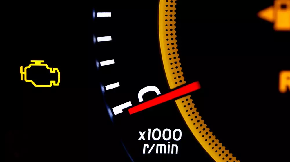 den check engine bao sang