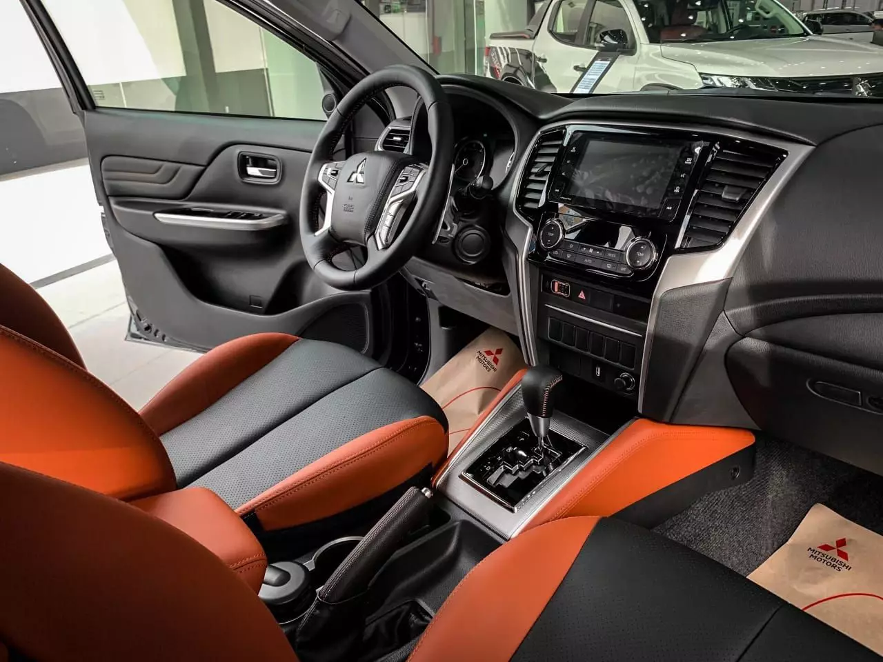 thiet ke noi that ban tai mitsubishi triton