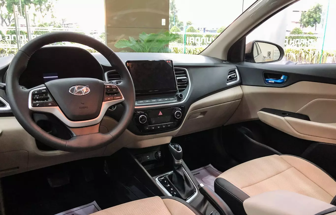 trang bi tien nghi hyundai accent