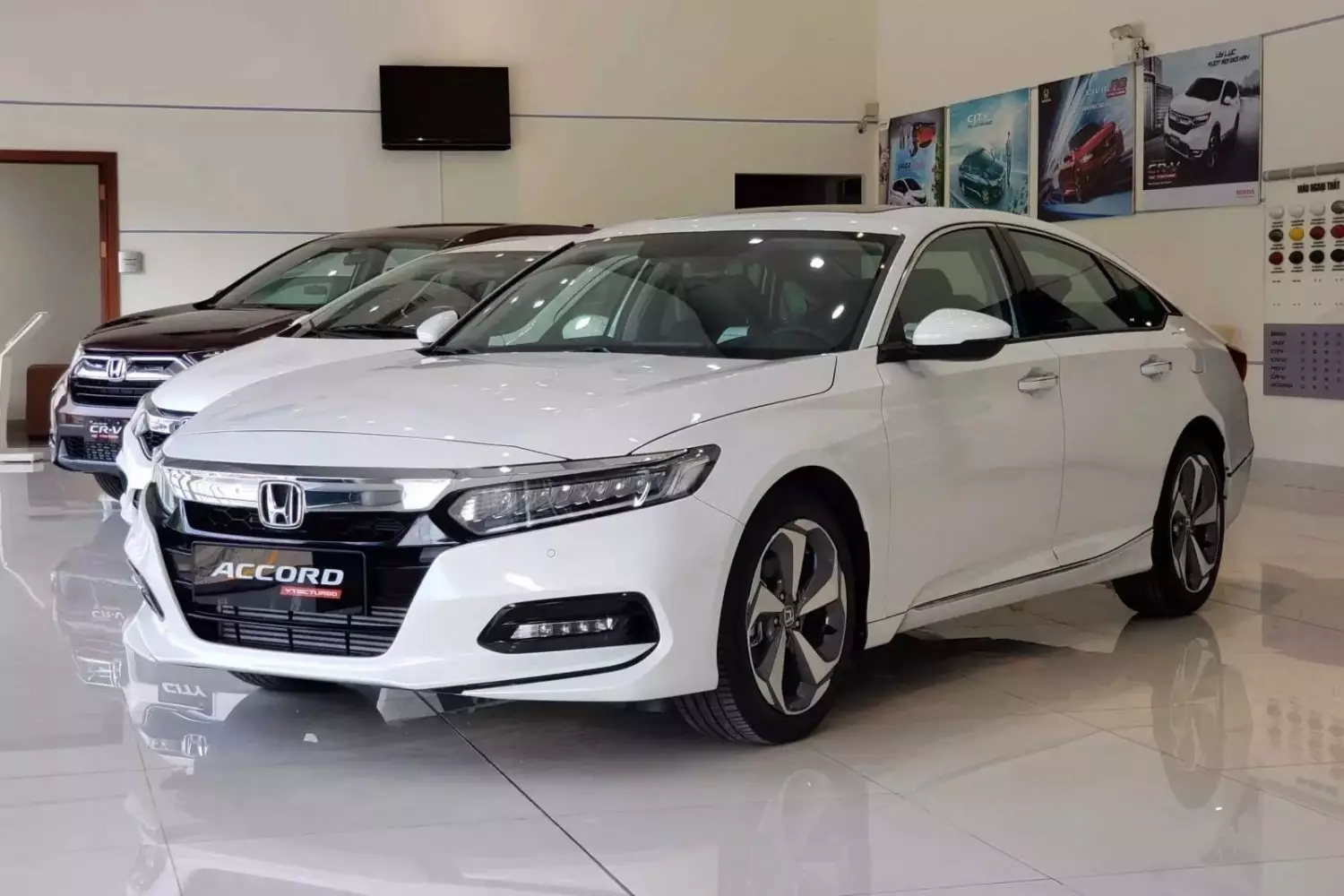 Honda Accord được đánh giá lái hay, cabin rộng, an toàn