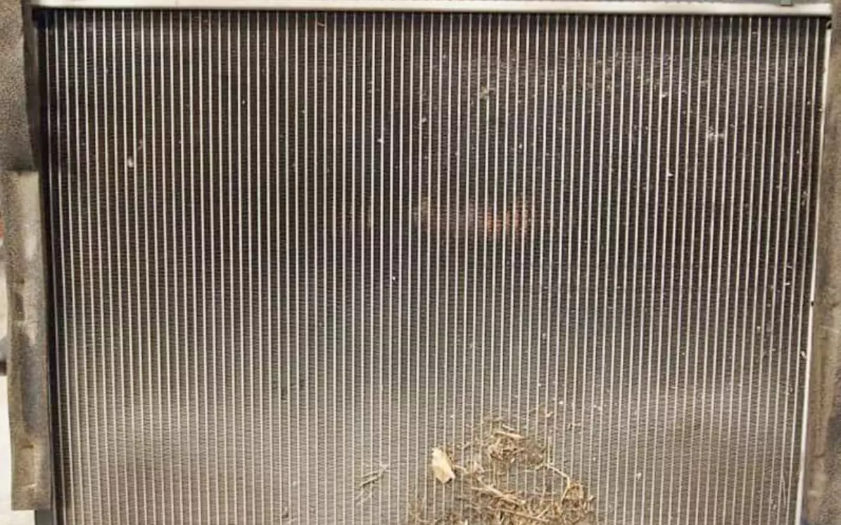 két tản nhiệt tắc