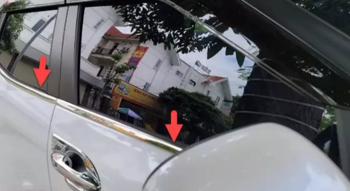 nẹp kính cửa xe