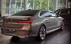 Công nghệ BMW Theater Screen là gì? Có thực sự biến chiếc xe thành rạp chiếu phim di động?