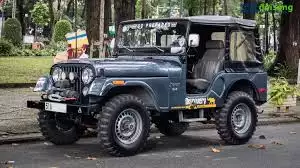Cận cảnh Jeep CJ-5 độc đáo lăn bánh trên đường phố TP.HCM