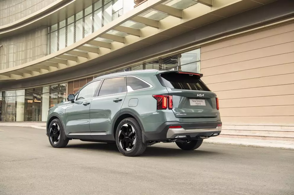Đánh giá Kia New Sorento Hybrid vừa ra mắt Việt Nam: SUV 7 chỗ dùng động cơ hybrid 232 mã lực