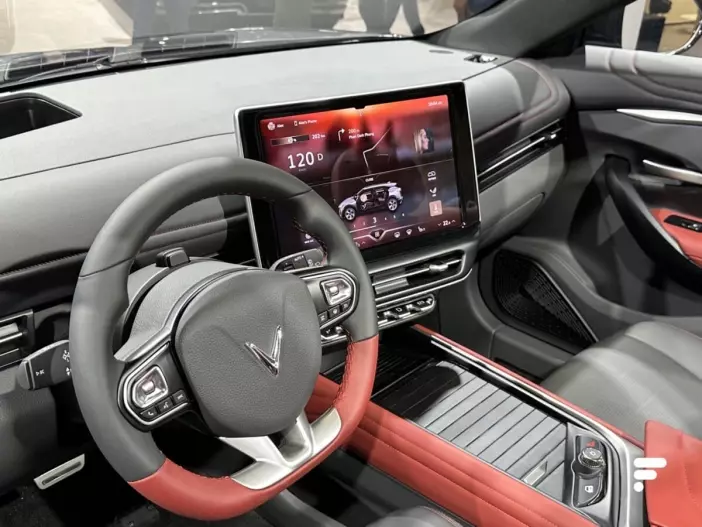 Top 3 xe điện 5 chỗ đáng mua cho gia đình trong tầm giá 800 triệu đồng: VinFast VF 7 Eco, MG4 EV DEL hay Geely EX5?