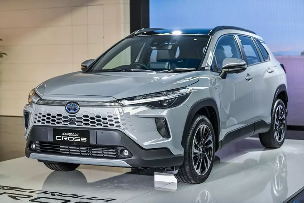 Mua xe 5 chỗ hybrid nào tốt hơn: Honda HR-V e:HEV RS hay Toyota Corolla Cross HEV?