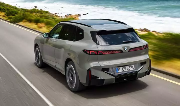 So sánh BMW X5 thế hệ mới với bản tiền nhiệm: Khác biệt ở đâu?