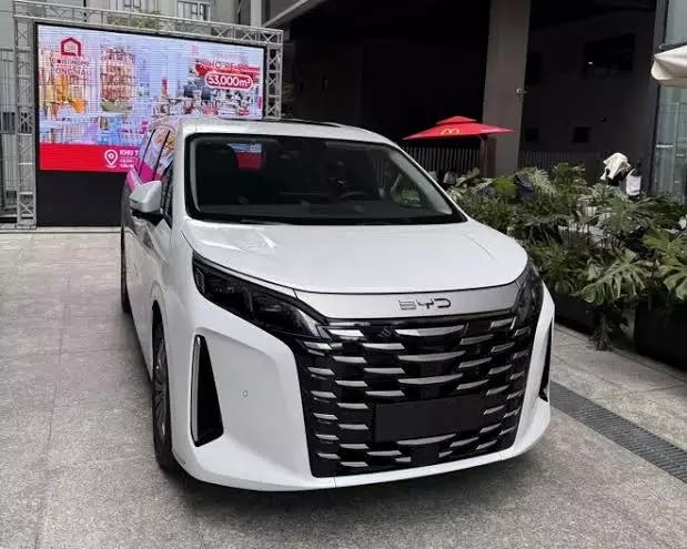 BYD M9 có phiên bản taxi giá rẻ chỉ từ 731 triệu đồng: Xe dịch vụ vẫn có ghế thương gia như xe sang