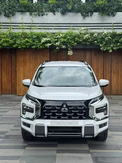 Đắn đo giữa VinFast VF 7 Eco và Mitsubishi Xpander Cross 2026: Chọn SUV điện hay MPV gầm cao?