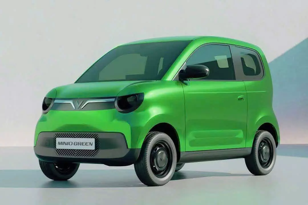 So sánh VinFast Minio Green và VinFast VF 2: Nên chọn xe điện mini hay SUV điện giá rẻ?