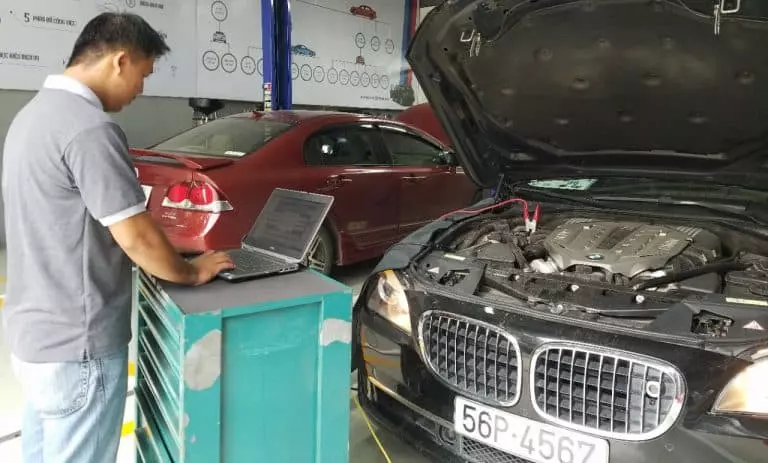Chi ph&iacute; Bảo dưỡng xe BMW