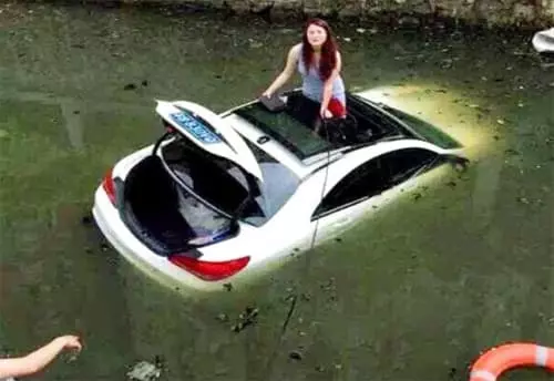 Cửa sổ trời xe &ocirc; t&ocirc;