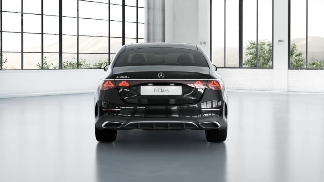 Đuôi xe Mercedes E 300 AMG