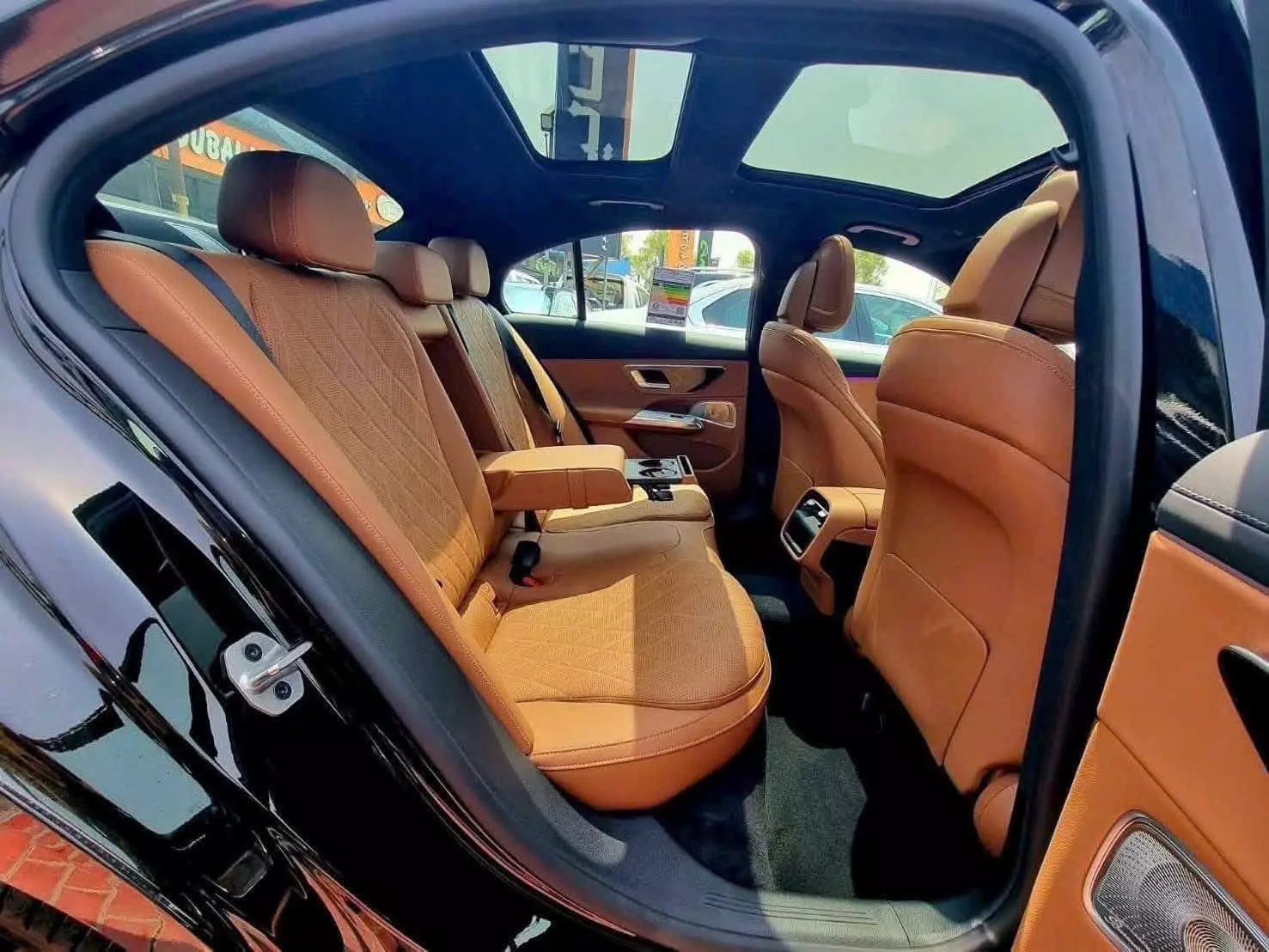 H&agrave;ng ghế sau Mercedes E300 AMG