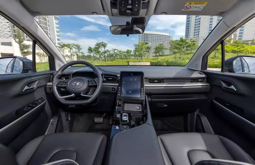 Hyundai Custin