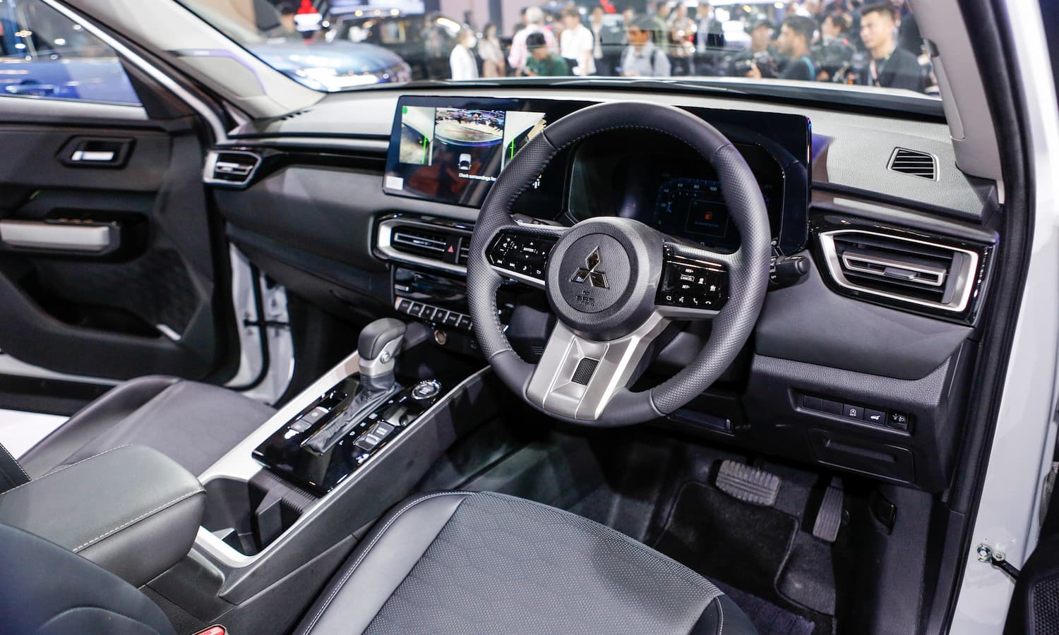 mitsubishi destinator nội thất