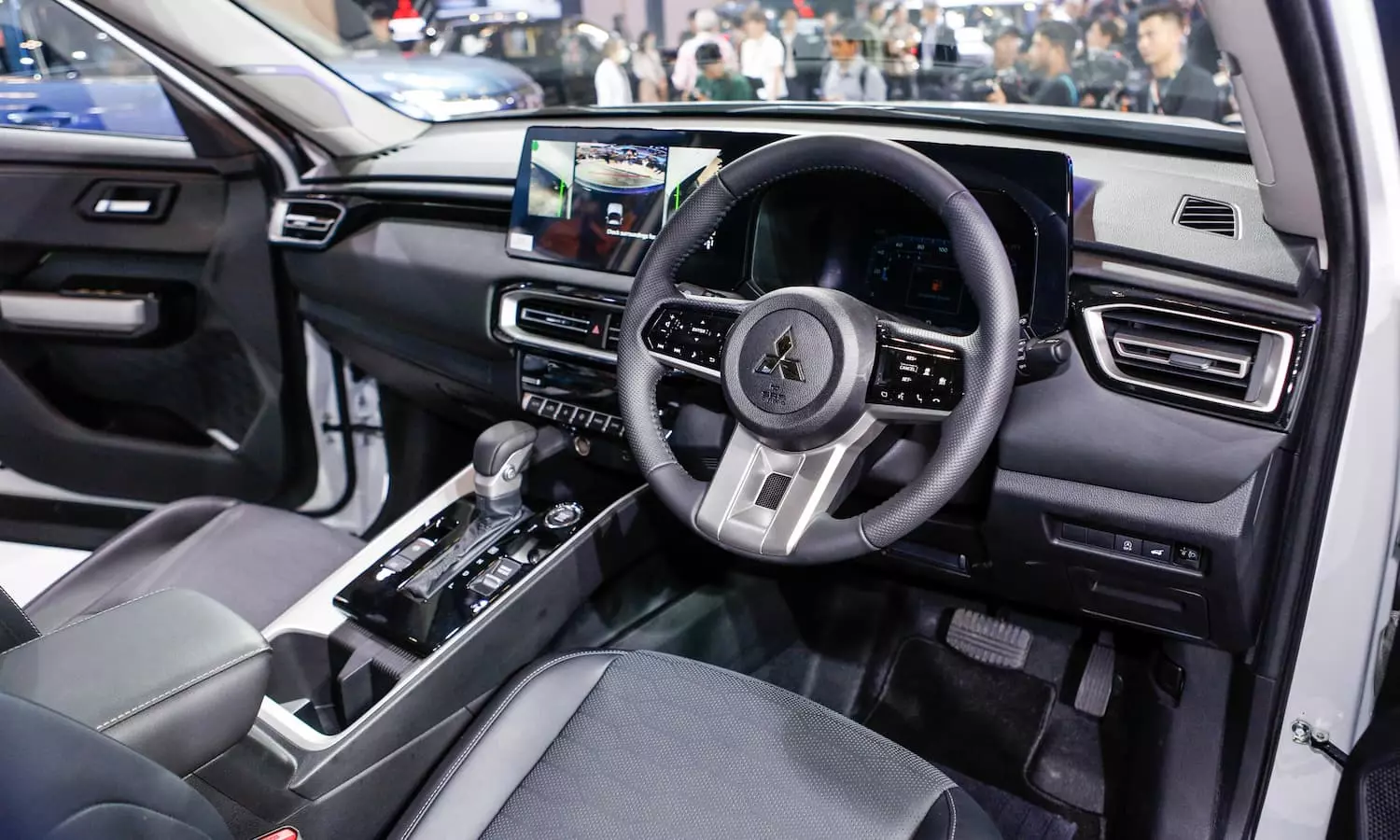 mitsubishi destinator nội thất