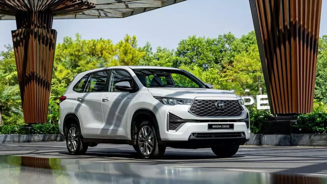 toyota innova cross