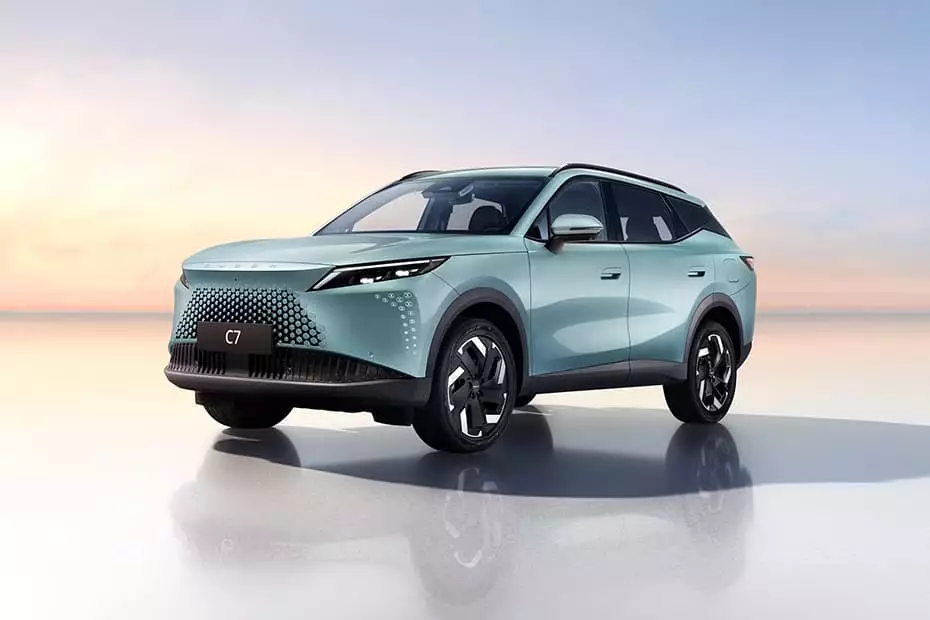 Omoda C7