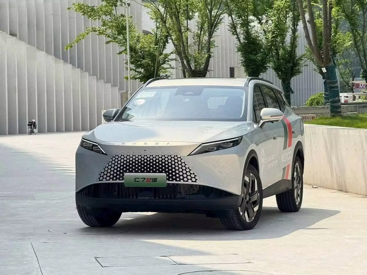 Omoda C7