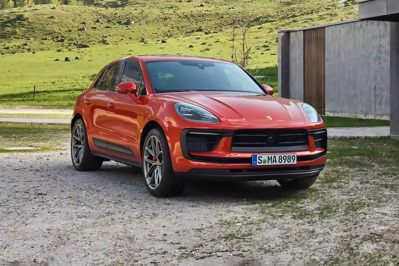 porsche macan1 avif