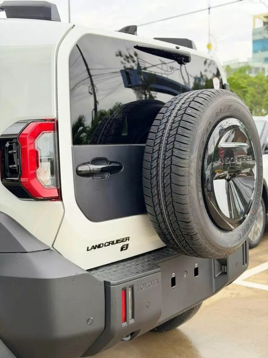 Toyota Land Cruiser FJ 2026