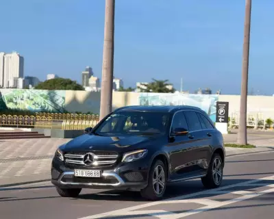 Mercedes GLC200 sản xuất 2018 model 2019 