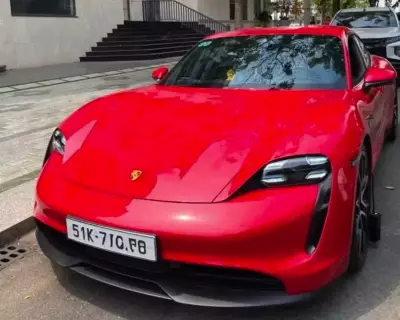 Porsche Taycan 2023 odo 2v Option miên man 1 tỷ 7