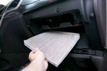 Cách thay lọc điều hòa ô tô tại nhà trong 5 phút – Ai cũng làm được