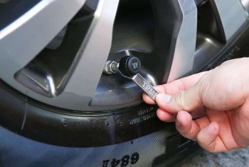 Cảm biến áp suất lốp: Giải pháp bảo vệ an toàn cho xe