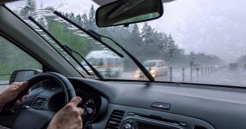 Mẹo tự thay gạt mưa ô tô tại nhà an toàn và nhanh chóng
