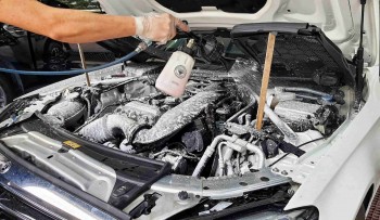 Bảng giá dịch vụ vệ sinh khoang máy ô tô trên thị trường
