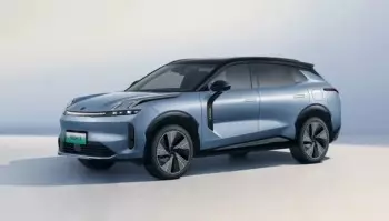 So sánh Hyundai Santa Fe Hybrid và Lynk & Co 08: chọn sức mạnh hay gia đình?