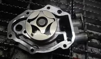 Bơm dầu ô tô là gì? Khi nào cần thay thế bơm dầu?
