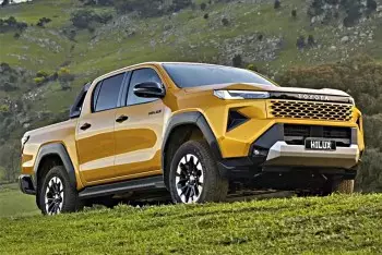 Toyota Hilux 2026 có gì để cạnh tranh với Ford Ranger