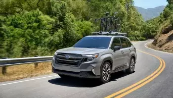 So sánh xe 5 chỗ dẫn động 4 bánh AWD đáng mua tại Việt Nam: VinFast VF 8, Mazda CX-5, Subaru Forester, Hyundai Tucson 1.6 Turbo, Kia Sportage 1.6T AWD