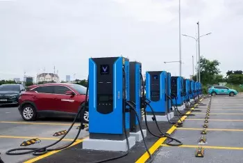 Chạy xe điện VinFast có sợ lên vùng núi không có trạm sạc không?